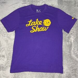 Mens Nike NBA Los Angeles Lakers Lake Show Graphic Tee